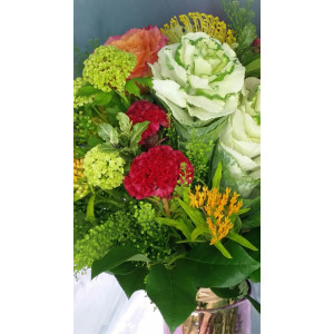 YYC Direct Flowers Charming Seasonal Vase Arrangement